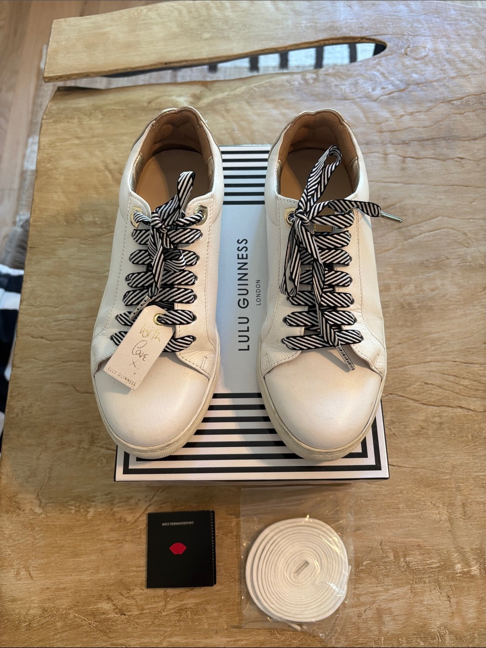 Lulu Guinness London With Love Natasha Leather Chalk/Gold Sneakers